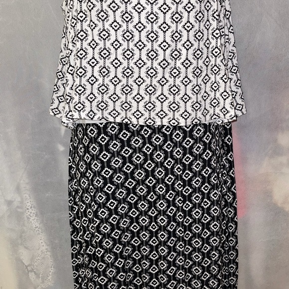 Layered U-Knit Sleeveless Maxi-Dress Large - Picture 2 of 7